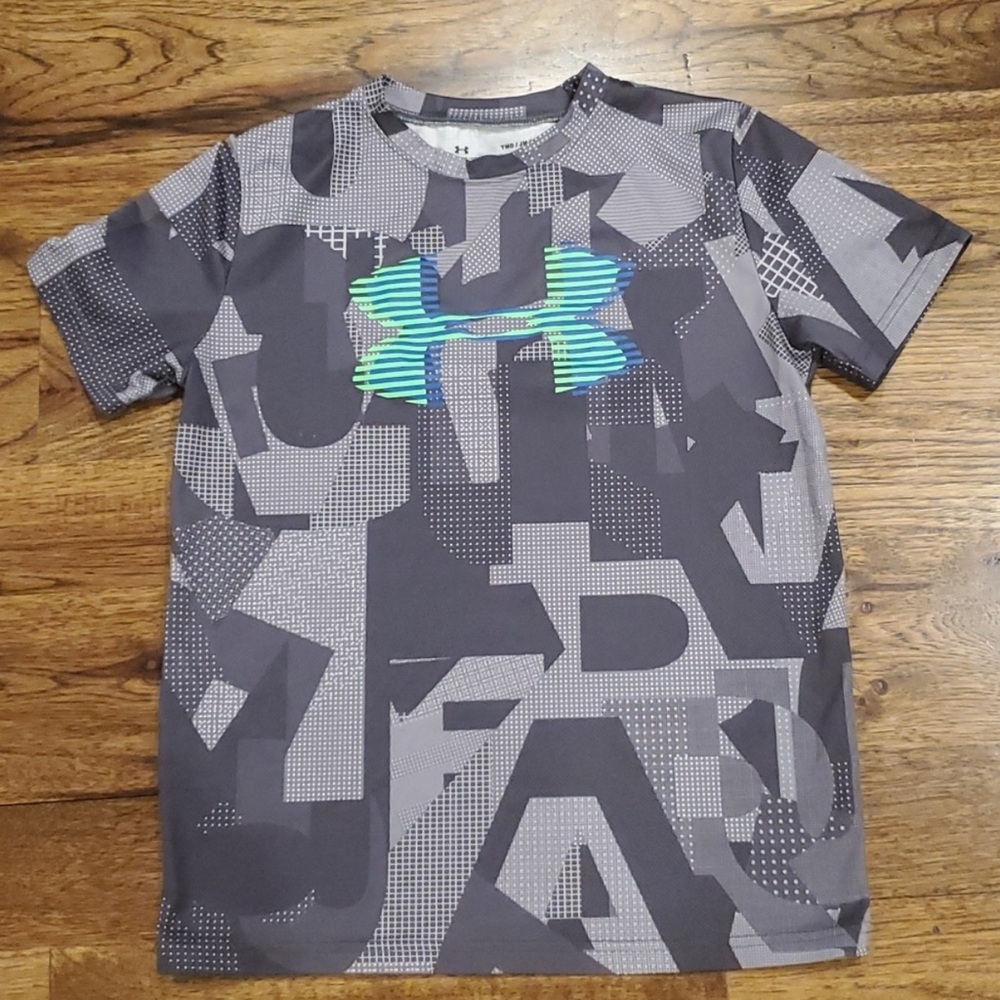Boys Under Armour Heatgear graphic shirt size M